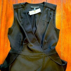 White House black market 6 petite shorts romper.  Very cute . New with tags